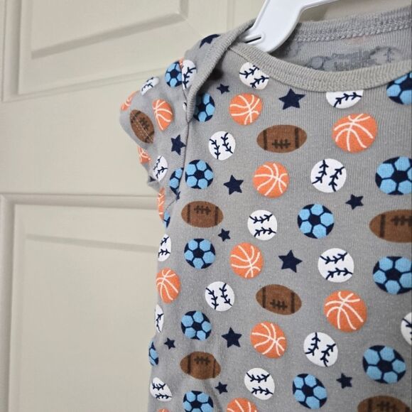 3/$10 Gerber onesie size 3m - Picture 2 of 4